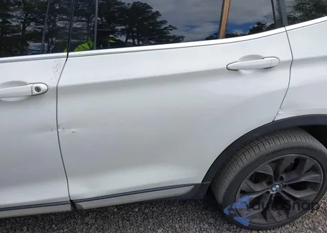 2015 BMW X3 xDrive28I z USA, uszkodzony, nr VIN 5UXWX9C55F0D53720